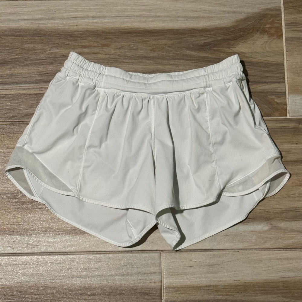Lululemon Hotty Hot High-Rise Lined Shorts 4 White Size 8 LW7BHRT
